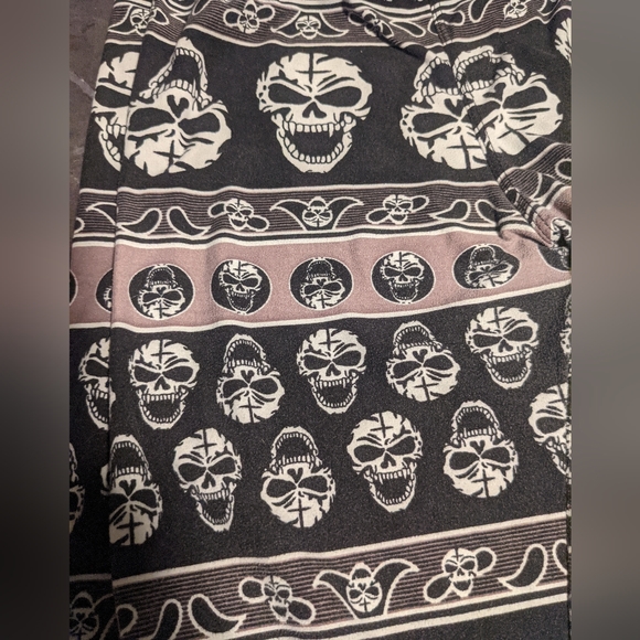 ☃️ J Village, Women's Skull Patterned Leggings, One Size - Picture 2 of 6